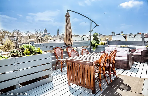 Rented by Level Group | media 2