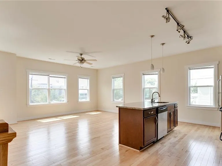 1325 Porter St #B — Photo 2
