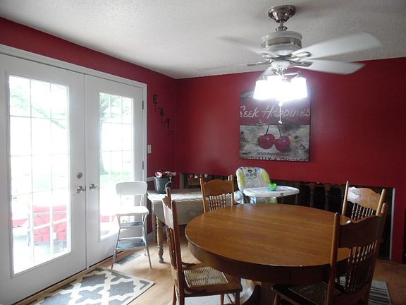 4th image of 218 Hickory Knoll Dr