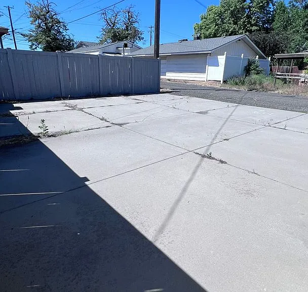 6111 N Standard St — Photo 24