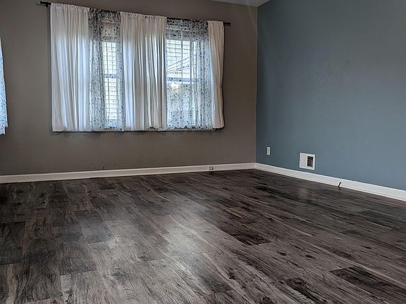 5th image of 829 12th St NE