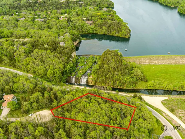 20 Arrowwood Ln, Galena, IL 61036