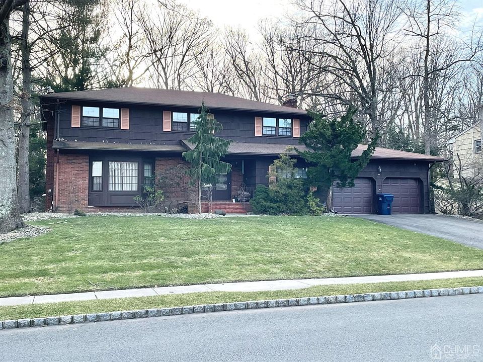 2nd image of 34 Woodmere Rd