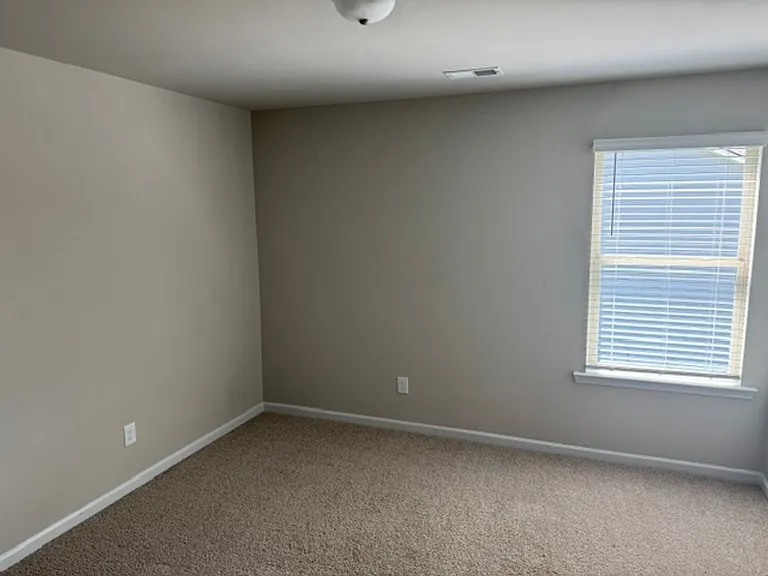 1156 Burgundy Dr — Photo 15
