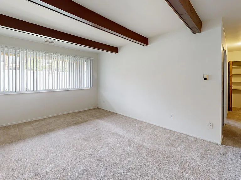 Whitehall Apartments — Photo 29