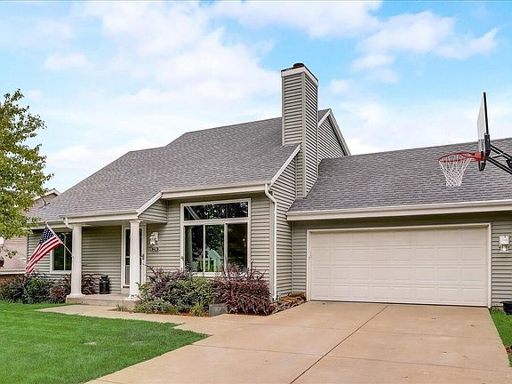 2nd image of 2704 Field Dr