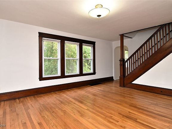 4th image of 37530 Chagrin Blvd