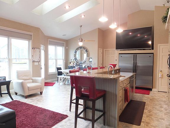 4th image of 68906 Island Dr