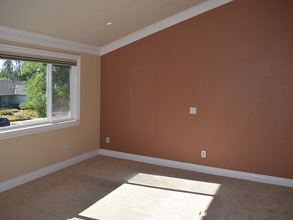 3rd image of 182 Manley Ct