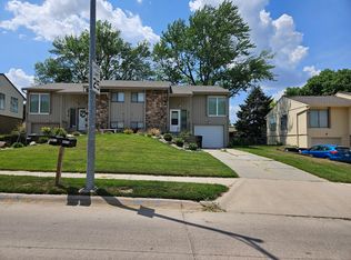 4916 S 98th St, Omaha, NE 68127