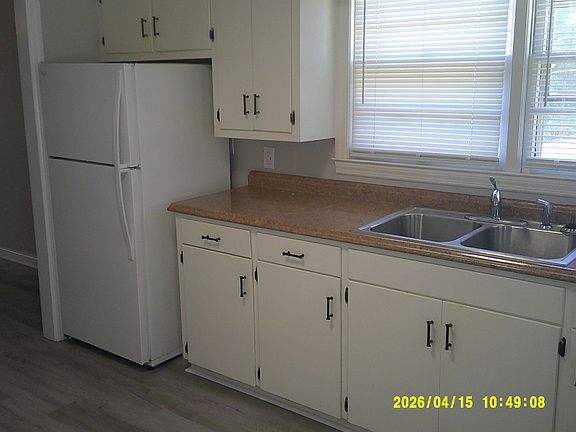 4th image of 343 19th Ave NE