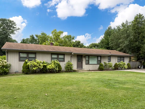 23W477 Burdette Ave, Carol Stream, IL 60188