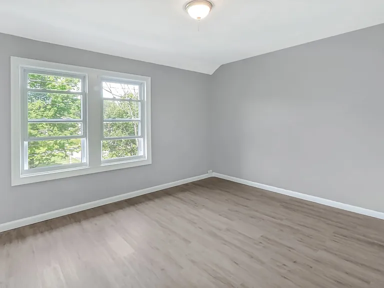 6 Bush Ave — Photo 9