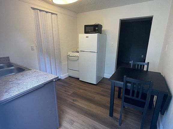 4th image of 645 W 12th St Unit B