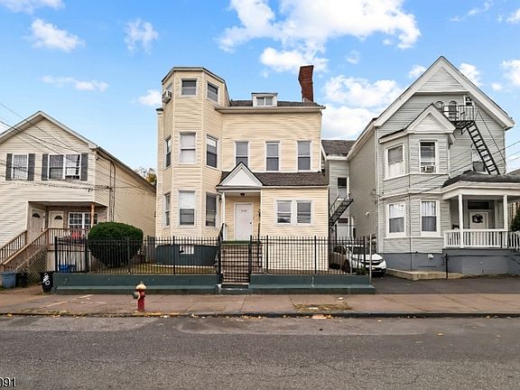 5th image of 436 Ellison St