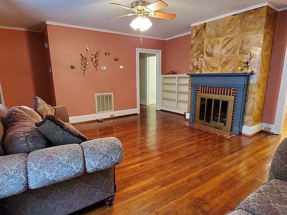 3rd image of 302 Oakdale St