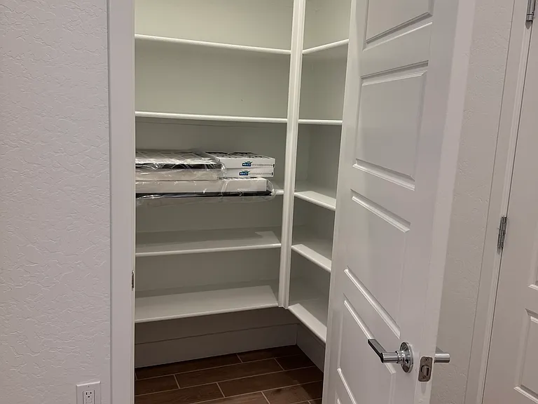 525 E Riverway Ave — Photo 37