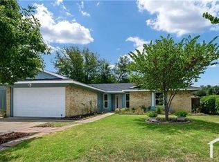 313 E Springdale Ln, Grand Prairie, TX 75052