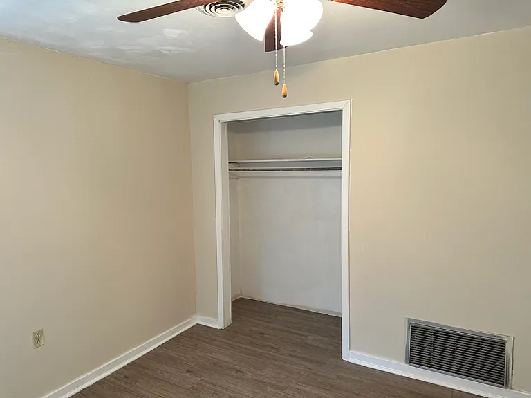 103 E Scott St — Photo 7