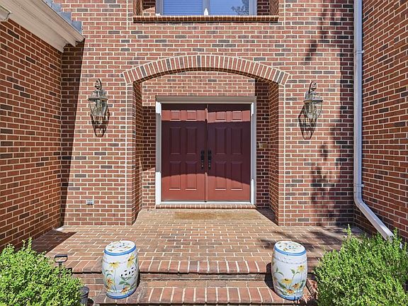 3rd image of 3182 Wallingford Ln