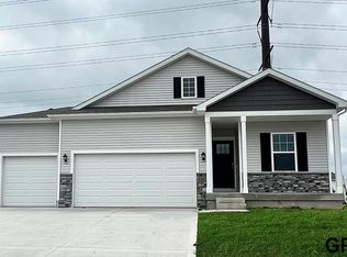 6409 Clear Creek St, Papillion, NE 68157