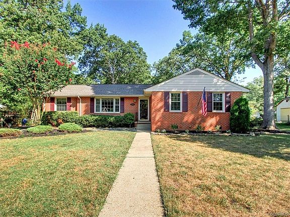 2nd image of 2084 Woodmont Dr