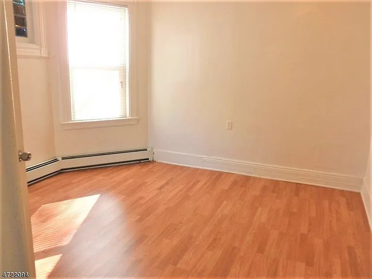 19 Carlton St #2 — Photo 3
