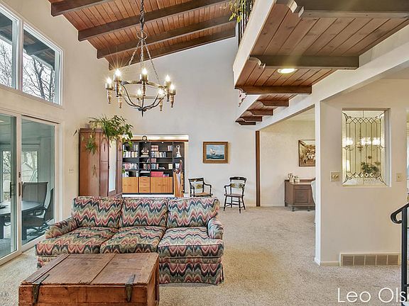 3rd image of 2266 Eastpoint Ct NE