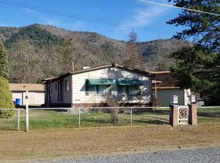 313 E Rosewood St, Grants Pass, OR 97527