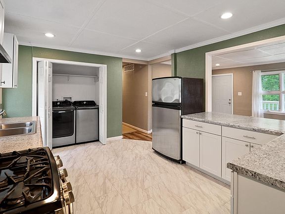 4th image of 4692 Pennsylvania St