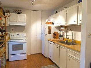 2039 Saddleback Rd NW, Edmonton, AB T6J4T4