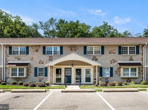 11 Wexford Dr, North Wales, PA 19454