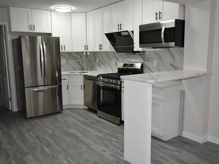 260 S 20th St #3 — Photo 14