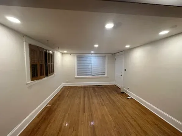 16 Adams St #1R, Chicopee, MA 01013