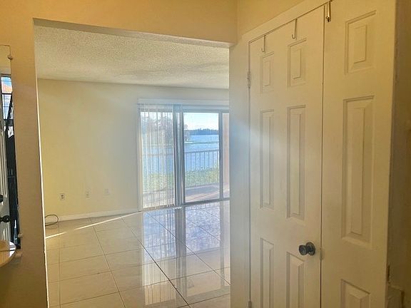 3rd image of 4002 Versailles Dr Unit 4002C-1