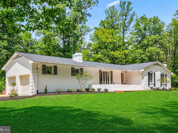 4th image of 13310 Country Way Cir