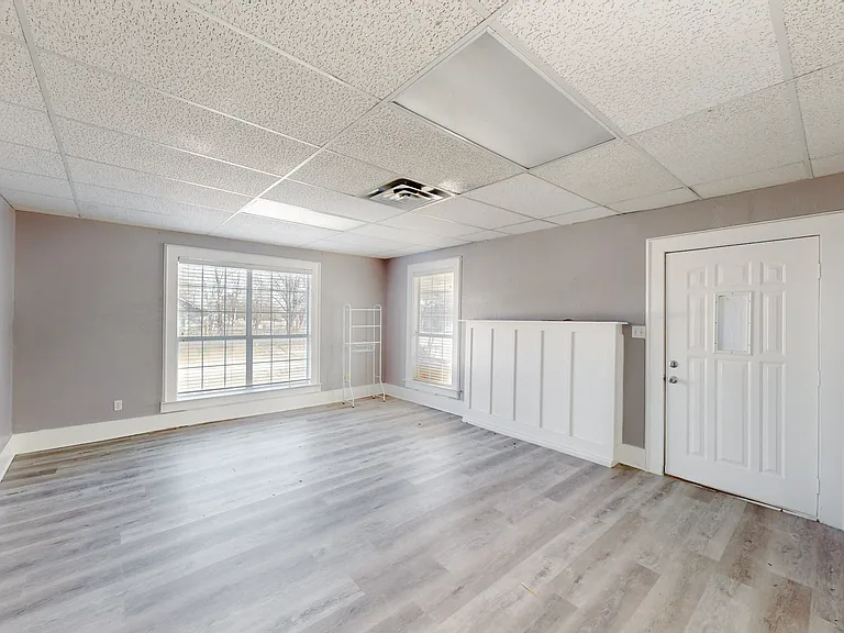 409 W Main St — Photo 6