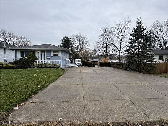 2nd image of 412 Glenn St