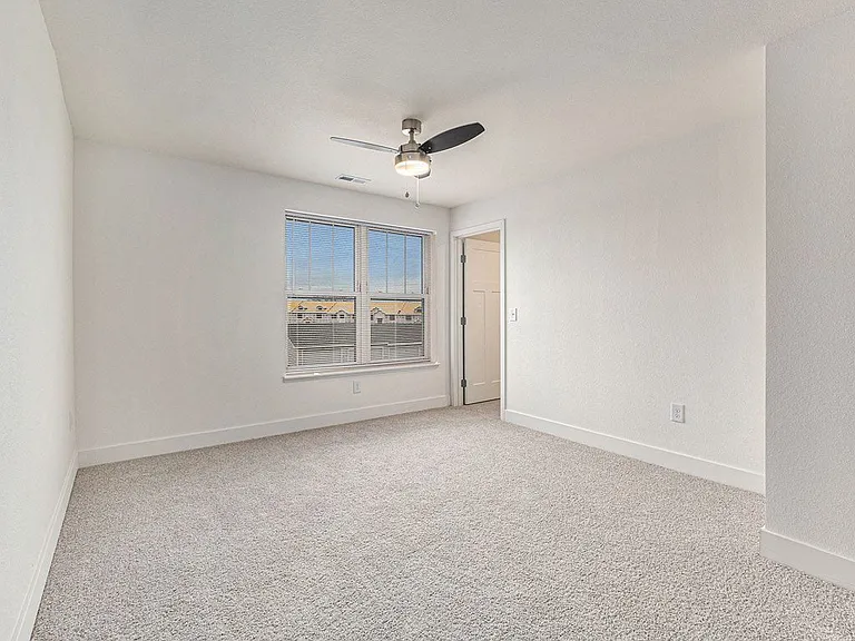 Signature Pointe Apartment Homes — Photo 37