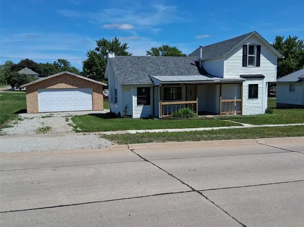 4 Wood St, Urbana, IA 52345