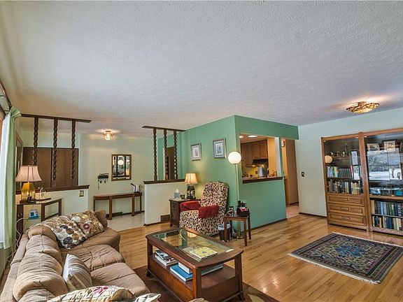5th image of 1033 Hampton Dr