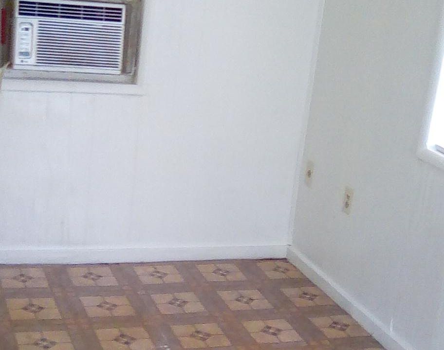 2nd image of 3680 Canal Rd