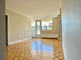 1500 Bathurst St