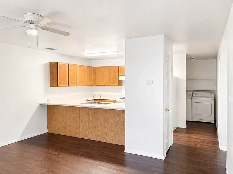 Willow Park Apartments — Photo 15