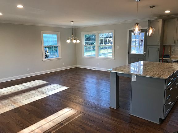 4th image of 2067 Poinsett Dr