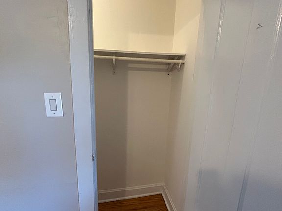 5th image of 904 Seward St APT 1