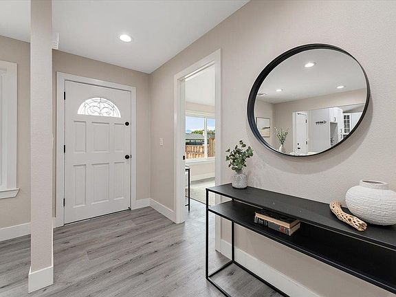 5th image of 77 Shenado Pl