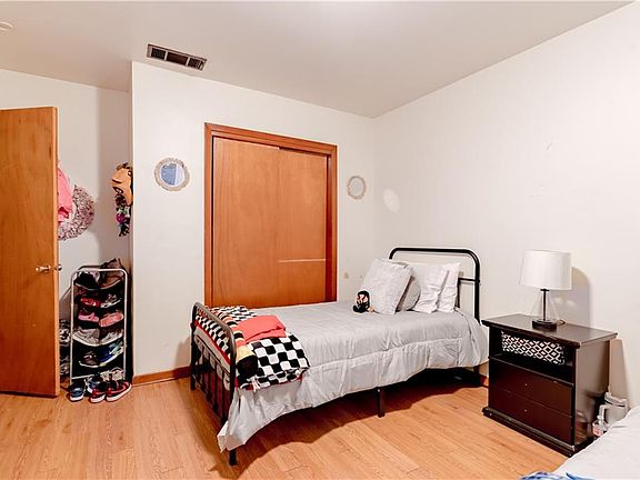 5th image of 215AB Avenue A