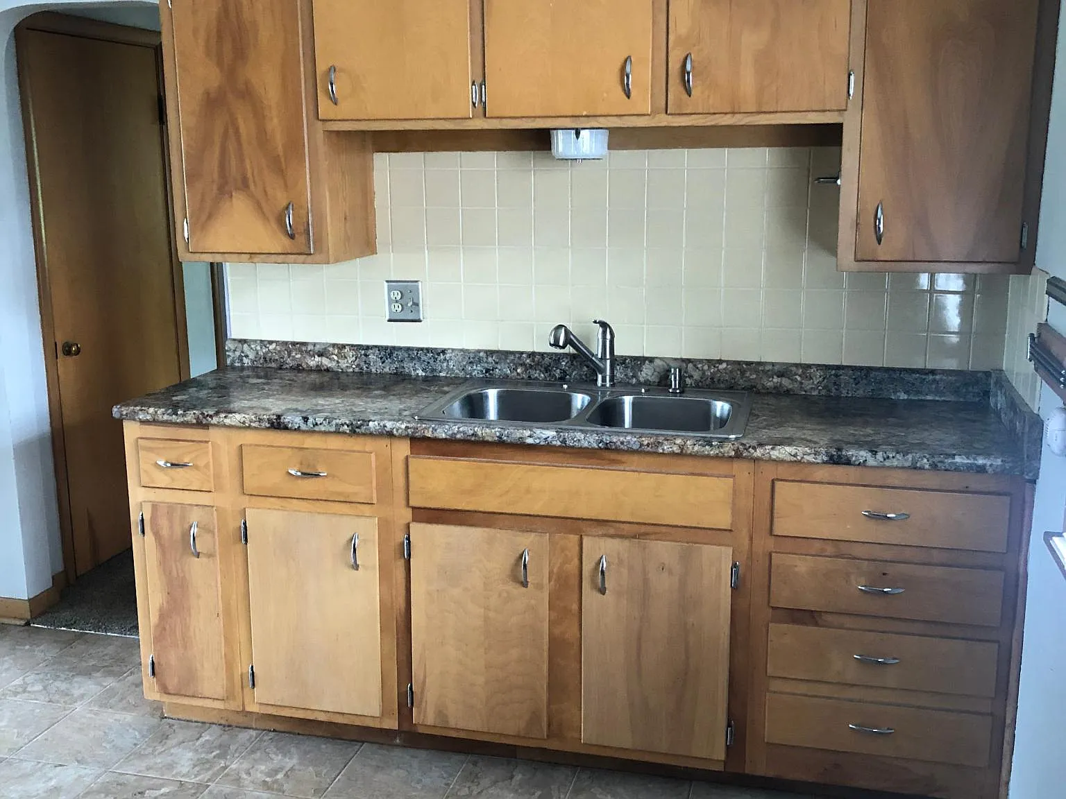 1025 W Lombard St — Photo 2