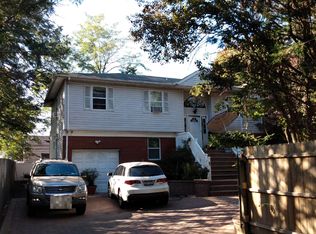 141 West Ave, Hicksville, NY 11801